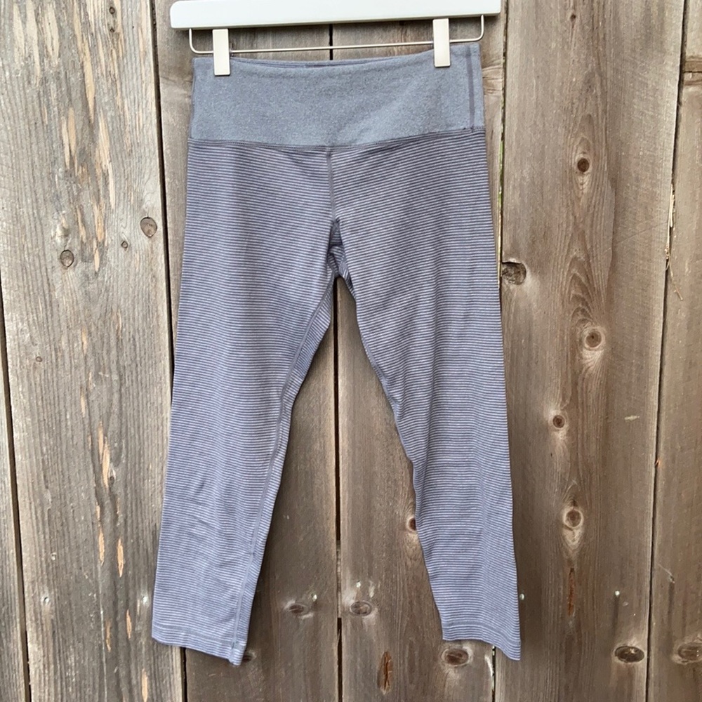 Vuori Grey Stripped Capri Leggings